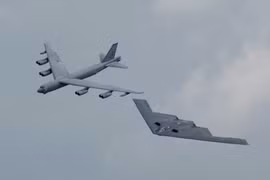 Mỹ đã lần đầu tiên điều cả 3 loại máy bay ném bom chiến lược B-2 Spirit, B-1 và B-52 tới Guam canh chừng Biển Đông