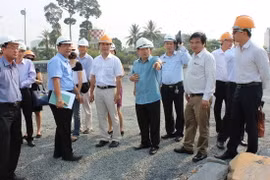 Tổ công tác liên ngành kiểm tra việc thực hiện Dự án Cải tạo cảnh quan và phát triển đô thị ven sông Đồng Nai
