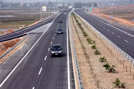 POSCO là một trong nhiều nhà thầu tham gia xây dựng cao tốc Nội Bài - Lào Cai. 