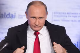 Tổng thống Nga Vladimir Putin tự ví mình là một chú chim bồ câu nhưng có đôi cánh thép - Ảnh: AFP