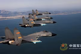 Phi đội chiến đấu cơ J-11B của Trung Quốc. Nước này đã triển khai J-11B tới quần đảo Hoàng Sa của Việt Nam