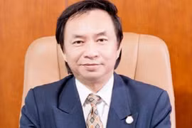 Ông Trần Tấn Lộc (giữa) - Nguồn: Eximbank.