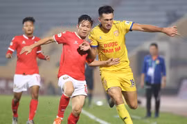 “Lão tướng” Lê Tấn Tài sinh năm 1984 chính là cầu thủ chinh chiến nhiều nhất của tân binh V.League. Ảnh VPF 
