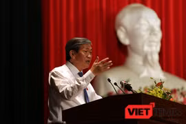 Ông Đinh Thế Huynh, Ủy viên Bộ Chính trị, Thường trực Ban Bí thư Trung ương Đảng, Đại biểu Quốc hội đơn vị TP Đà Nẵng trả lời ý kiến cử tri tại cuộc tiếp xúc