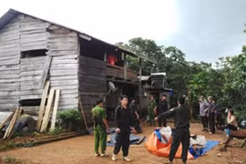 Lực lượng công an khám nghiệm hiện trường tại nhà bị can Đặng Văn Hiến.