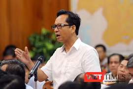  ông Nguyễn Tiến Thọ, Cục trưởng Cục Hải quan TP Đà Nẵng trình bày tại Hội nghị Thành ủy Đà Nẵng mở rộng lần thứ 5