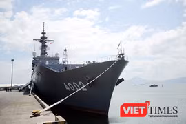 Chiến hạm vận tải và đổ bộ JSDS Shimokita (LST-4002) được xem là hiện đại bậc nhất của Hải quân Nhật Bản