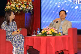 Bộ trưởng Nguyễn Mạnh Hùng phát biểu tại buổi đối thoại.