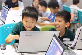 Trẻ em được phát triển tư duy logic, tư duy sáng tạo, ứng dụng công nghệ vào cuộc sống thông qua việc học lập trình. Ảnh: Xuân Lan