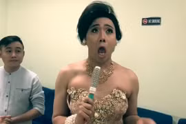 Video Trấn Thành giả gái đả kích Phi Thanh Vân lan truyền chóng mặt. Ảnh: Cắt từ video.