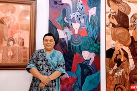 Hoạ sĩ Hà Hùng Dũng tại Cọ Gallery TP.HCM. Ảnh: Hoà Bình