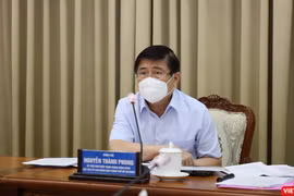 Chủ tịch UBND TP.HCM Nguyễn Thành Phong cho biết TP đã chuẩn bị phương án 10.000 giường bệnh điều trị COVID-19 (Ảnh: TTBC) 