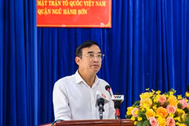 Ông Lê Trung Chinh - Chủ tịch UBND TP Đà Nẵng tại buổi tiếp xúc cử tri quận Ngũ Hành Sơn diễn ra chiều ngày 15/12