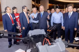 Tổng bí thư Tô Lâm thăm gian triển lãm của Tập đoàn công nghệ CMC
