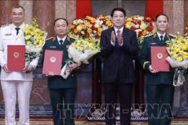 Ông Tô Ân Xô và 3 sĩ quan quân đội được thăng hàm thượng tướng