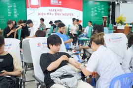 Hơn 350 đơn vị máu được hiến trong Ngày hội lần thứ 42 tại Đại học Đông Á.