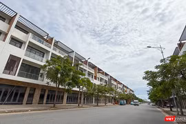 Cận cảnh khu shophouse ở Đà Nẵng vắng chủ nhà lẫn người thuê.