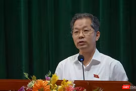 Ông Nguyễn Văn Quảng, Bí thư Thành ủy, Trưởng đoàn ĐBQH TP Đà Nẵng phát biểu tại buổi tiếp xúc cử tri các phường Thanh Khê, Hòa Khánh, Liên Chiểu diễn ra sáng 4/7.