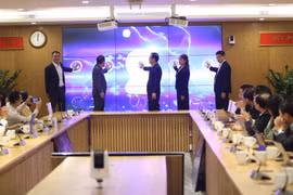 Nghi thức bấm nút khai trương Cổng thông tin điện tử sản phẩm, giải pháp khoa học, công nghệ, đổi mới sáng tạo và chuyển đổi số.