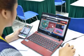 Ngoài kinh doanh trực tiếp tại cửa hàng, nhiều nhà bán lẻ còn sử dụng cùng lúc các hình thức khác như bán hàng trên sàn thương mại điện tử, mạng xã hội.