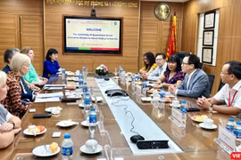 Lãnh đạo Trường Đại học Y Hà Nội làm việc với phái đoàn lãnh đạo cấp cao của Đại học Queensland về hợp tác trong đào tạo và nghiên cứu khoa học y tế