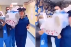 Các y tá vừa bê xác bệnh nhân vừa nhảy và quay video