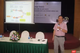 Ông Phó Đức Sơn - Chủ tịch Hội Mã số Mã vạch Việt Nam thuyết trình tại hội thảo