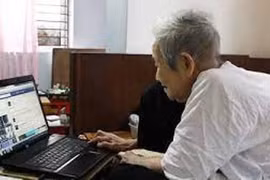 Máy tính và Internet ngày nay cũng là không thể thiếu với không ít người cao tuổi