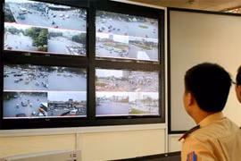 Hoạt động của camera được nối trực tiếp với một trung tâm kiểm tra truyền tải hình ảnh tại đó và có thể liên lạc trực tuyến để xử lý khẩn trương.