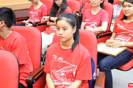 Em Phan Anh Quỳnh trong buổi lễ khai giảng năm học mới tại Trường Đại học Y Hà Nội. Ảnh: Minh Thúy 