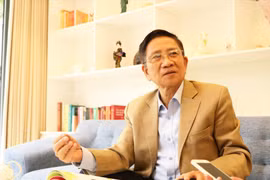 GS. Nguyễn MInh Thuyết trong buổi trò chuyện với VietTimes 