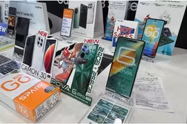 Một cửa hàng điện thoại di động ở Manila đang bày bán sản phẩm của Tecno (Ảnh: Nikkei Asia)
