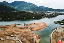 Hiện trường thi công nền tại Khu D2-Dự án Khu đô thị Golden Hills do Công ty CP Trung Nam làm chủ đầu tư khi chưa có hồ sơ quy hoạch hạ tầng kỹ thuật và giấy phép xây dựng của cơ quan có thẩm quyền phê duyệt.