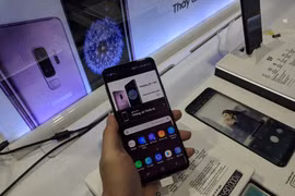 Galaxy S9/S9+ vẫn giữ được điểm nhấn đặc trưng và cảm giác của một thiết bị cao cấp