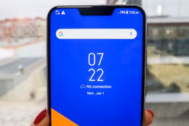 "Tai thỏ" là bước tiến hóa tất yếu để tối đa tỷ lệ màn hình trên smartphone. Nguồn: MobileSyrup