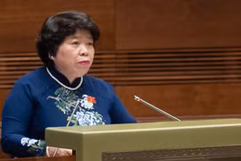 Chủ nhiệm Ủy ban Xã hội Nguyễn Thúy Anh trình bày Báo cáo thẩm tra