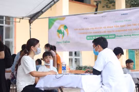 Khám tầm soát cho trẻ tại huyện Mường Khương, tỉnh Lào Cai