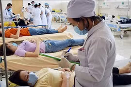Nhiều cơ sở được cấp chứng nhận an toàn thực phẩm vẫn thu gom nguyên liệu trôi nổi