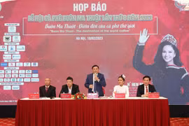 Ông Nguyễn Tuấn Hà - Phó Chủ tịch Thường trực UBND tỉnh Đắk Lắk - chủ trì cuộc họp báo về Lễ hội Cà phê Buôn Ma Thuột lần thứ 8 