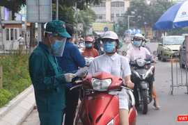  Kiểm tra tại chốt phòng, chống dịch 