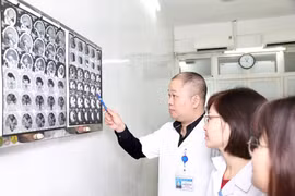 TS. Nguyễn Anh Tuấn - Trưởng Khoa Nội - Hồi sức thần kinh, Bệnh viện Hữu nghị Việt Đức.