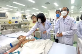 Nhiều trẻ bị tay chân miệng nặng đang phải điều trị tích cực tại Bệnh viện Nhi đồng 1 TP.HCM (ảnh: Bộ Y tế)