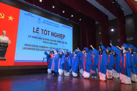 Các tân Cử nhân Điều dưỡng tại lễ tốt nghiệp