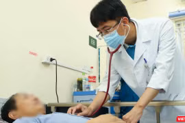 Trung tâm đột quỵ Bệnh viện Bạch Mai quá tải vì bệnh nhân tăng mạnh