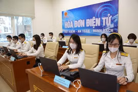 Doanh nhân khốn đốn vì bị hoãn xuất cảnh