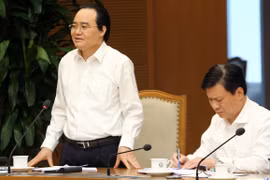 Bộ trưởng Bộ GD&ĐT Phùng Xuân Nhạ yêu cầu các tác giả, Hội đồng Thẩm định SGK quốc gia rà soát, giải trình, tiếp thu, hoàn thiện để chất lượng SGK ngày càng tốt hơn. Ảnh: VGP.