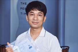Anh Nguyễn Văn Mão (1987) đăng kí thi THPT quốc gia lần thứ 16. Ảnh: Facebook cá nhân.