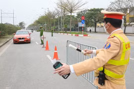 Đề xuất phạt 1 triệu đồng nếu cho trẻ dưới 10 tuổi ngồi hàng ghế trước ô tô