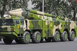 Loại tên lửa chống hạm DF-21D được Trung Quốc gọi là "Sát thủ tàu sân bay" có thể đã được phóng thử ra Biển Đông cuối tuần qua