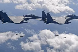 Quân đội Hàn Quốc huy động máy bay F-15K tham gia tập trận ở đảo Dokdo/Takeshima. Ảnh: RTI